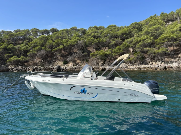 Motorboat to hire Roses at the best price
