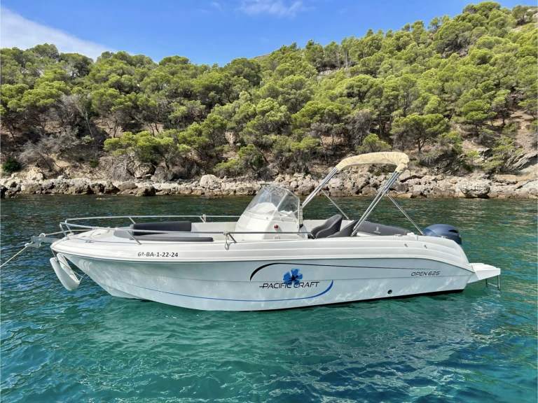 Hire Motorboat Pacific Craft with a boat licence