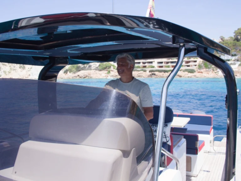 Motorboat to hire El Toro at the best price