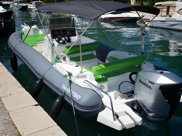 Charter a Marlin Boat 790 Pro Dynamic in Split on Samboat