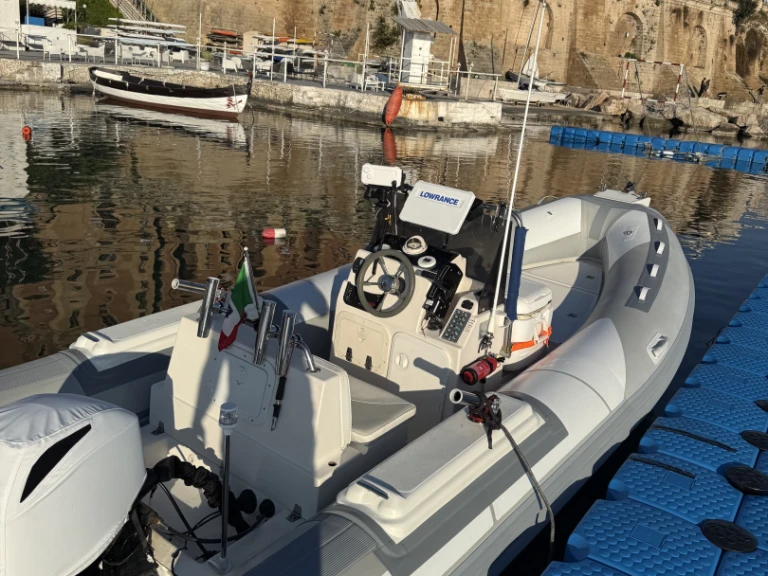 Yacht hire Taranto cheap TX 550