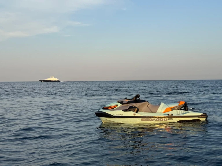 Hire a Sea-Doo Wakepro 230 Saint-Tropez