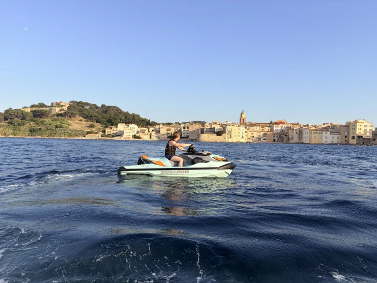 Yacht hire Saint-Tropez cheap Wakepro 230