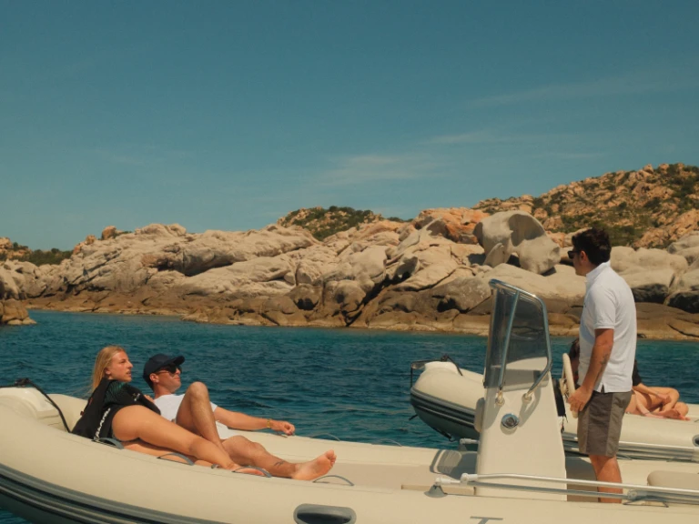 Hire RIB Capelli with a boat licence