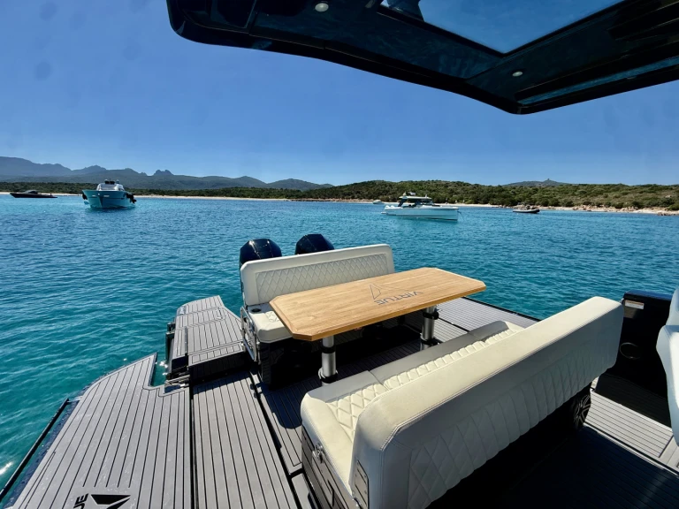 Yacht charter Marina di Portisco - Virtue V10Top on SamBoat