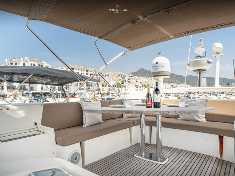 Hire a Jeanneau Prestige 500 Fly Puerto Deportivo de Lujo en Marbella