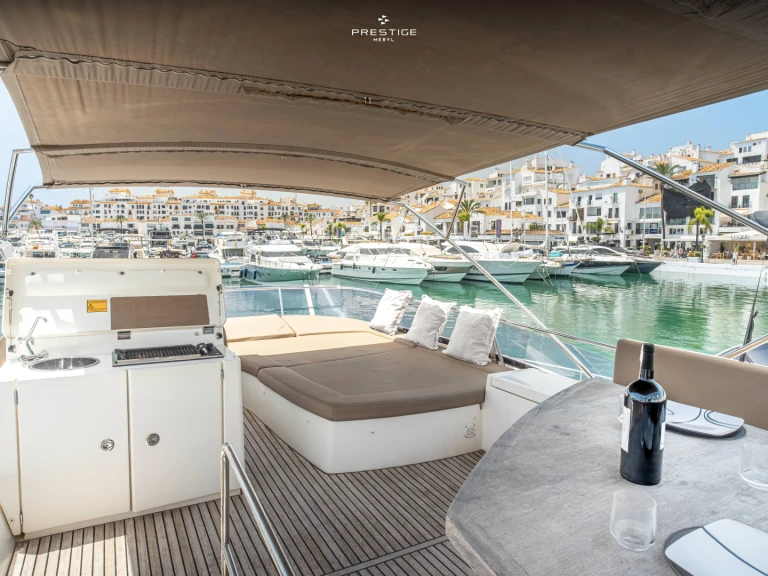 Motorboat hire in Puerto Deportivo de Lujo en Marbella - Jeanneau Prestige 500 Fly