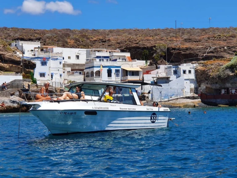 Hire Motorboat Thompson with a boat licence