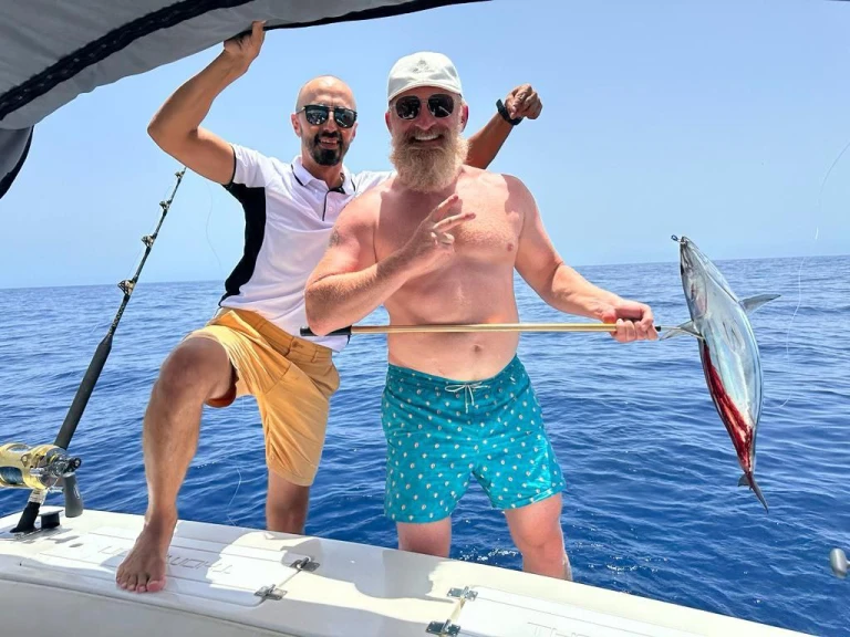 Hire Motorboat Thompson with a boat licence