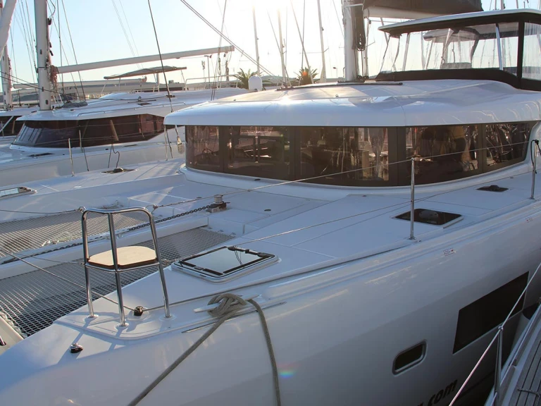 Hire a Lagoon Lagoon 42 Pula