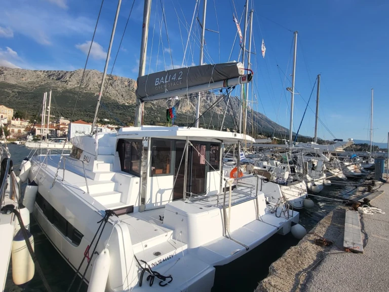 Hire Catamaran Bali with a boat licence