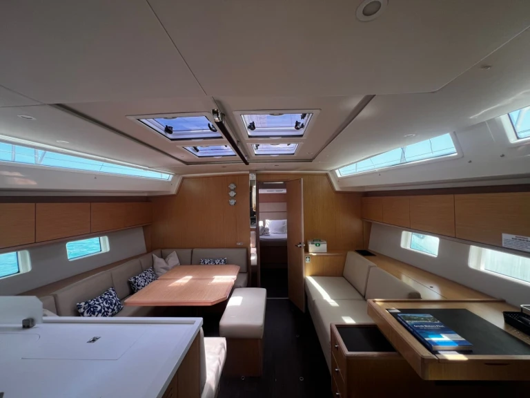 Yacht hire Alimos cheap Bavaria C50 Style