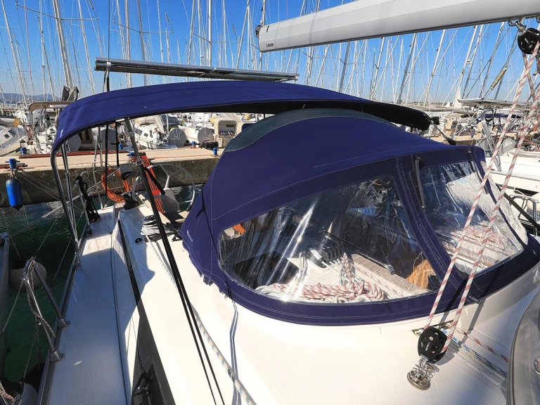 Hire Sailboat Bavaria with a boat licence