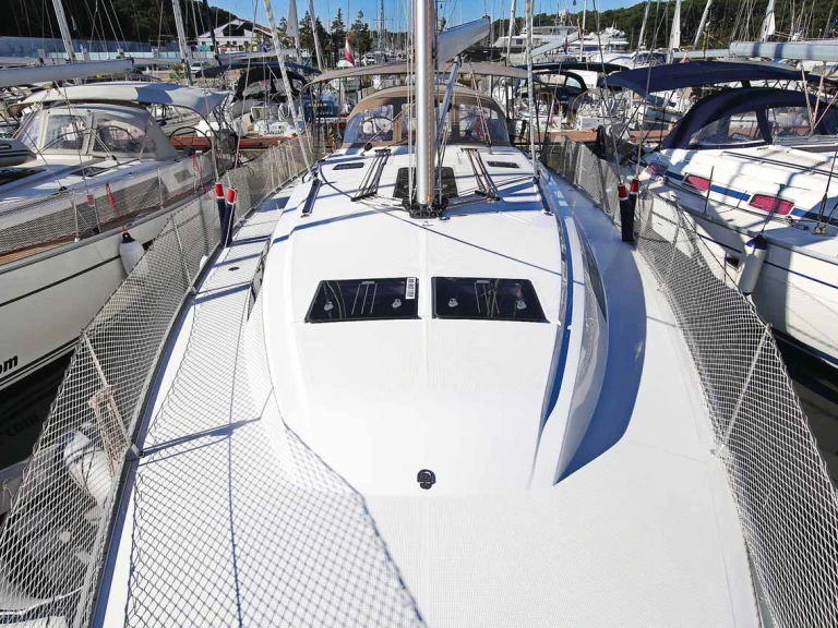 Hire a Bavaria Cruiser 46 Pula