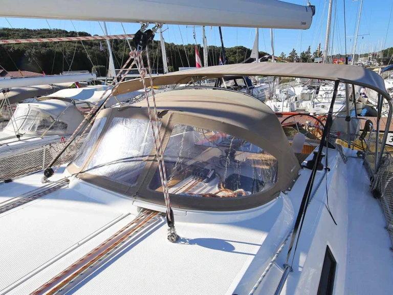 Yacht hire Pula cheap Cruiser 46