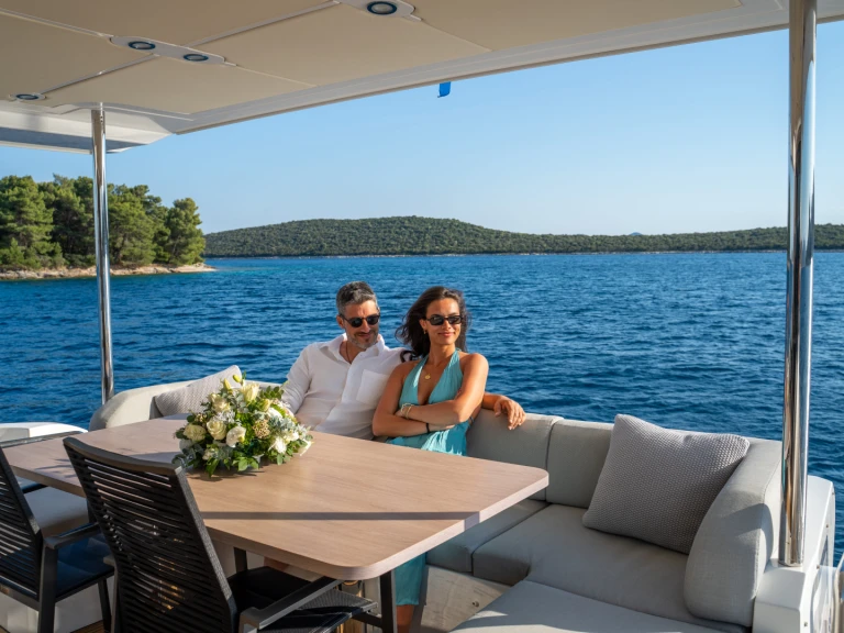 Charter a Azimut Azimut 72 Fly in Sukošan on Samboat