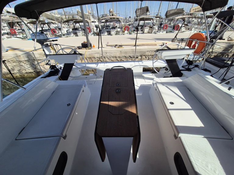 Hire a Dufour Dufour 44 Alimos