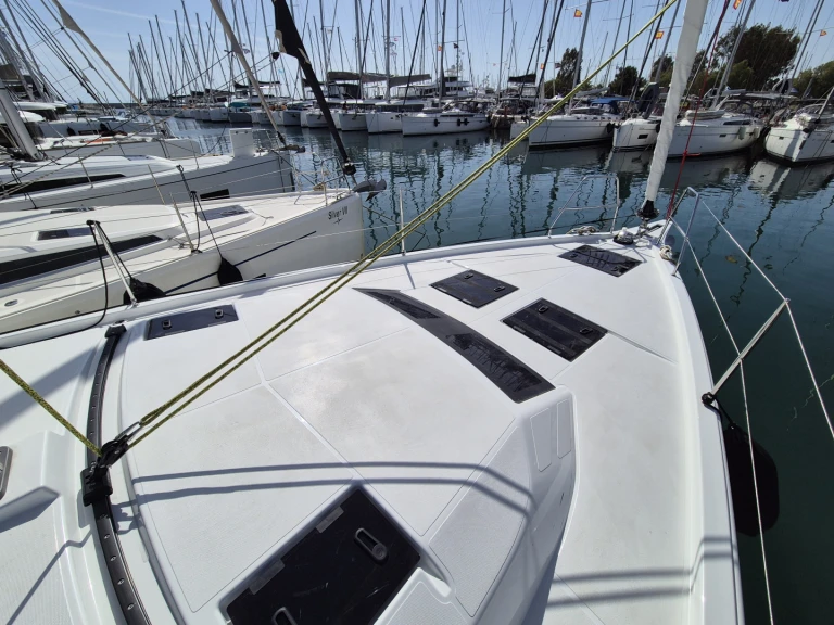 Sailboat hire in Alimos - Dufour Dufour 44