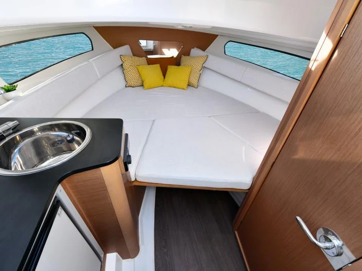 Charter a Pacific Craft Pacific Craft 625 Open in Gapeau on Samboat