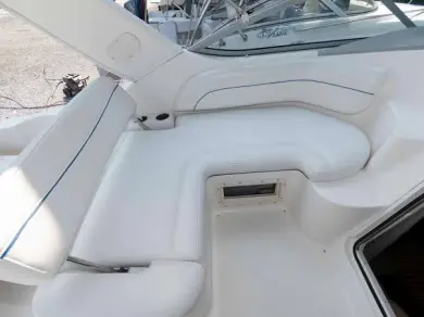 Hire Motorboat Bayliner with a boat licence