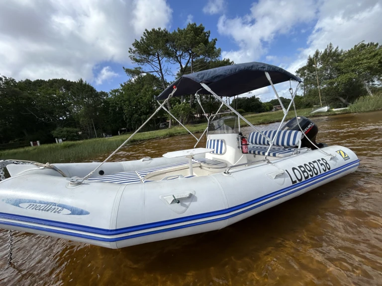 Hire RIB Zodiac with a boat licence