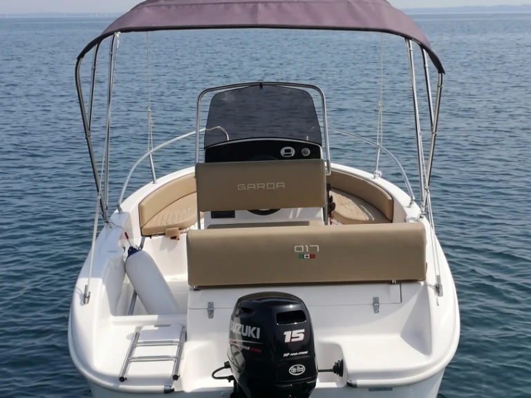Hire Motorboat Barqa with a boat licence