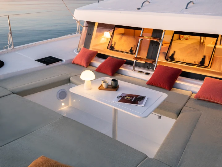 Catamaran to hire Ribishi at the best price