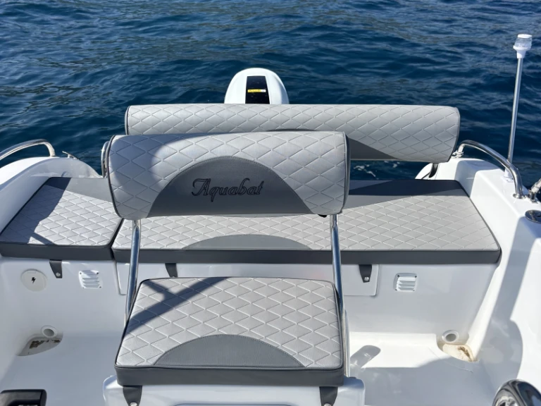 Hire Motorboat Aquabat with a boat licence