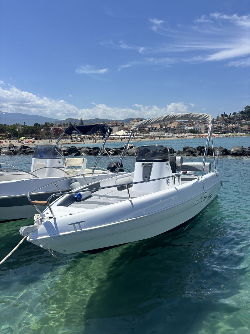 Motorboat hire in Giardini-Naxos - Aquabat Sport Line 19