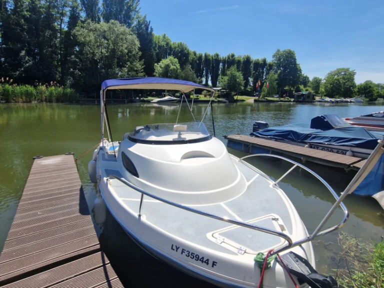 Charter a Quicksilver Quicksilver 520 Flamingo in France on Samboat