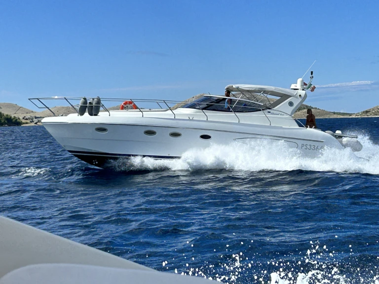 Motorboat to hire Aprilia Marittima at the best price