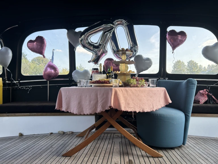 Hire Motorboat with or without skipper Van der valk Lagny-sur-Marne