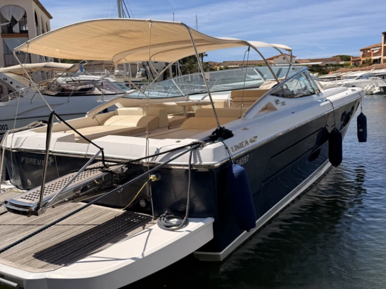 Hire Motorboat Ulisse 2000 Napoli with a boat licence