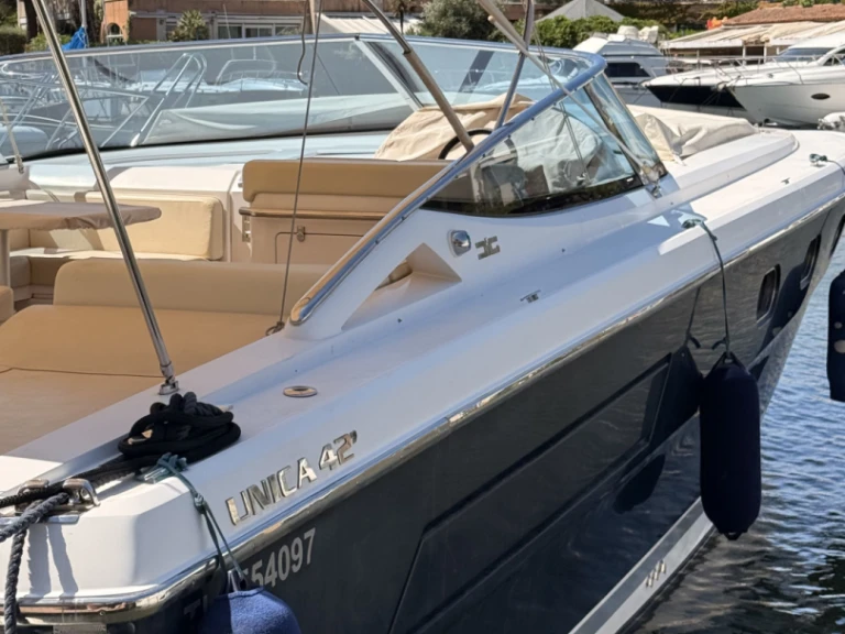 Motorboat to hire Port Grimaud at the best price