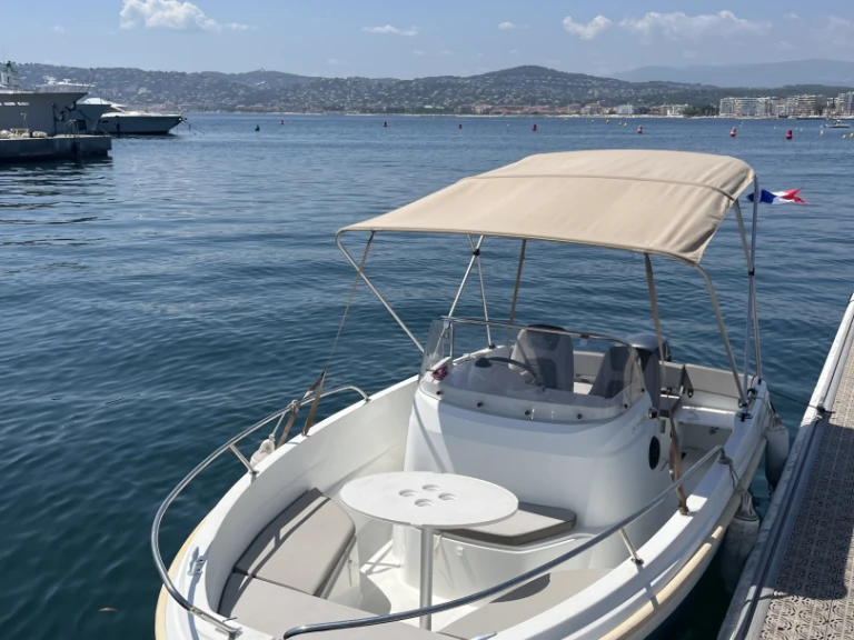 Motorboat hire in Antibes - Jeanneau Cap Camarat 5.5 CC Serie 2 Style