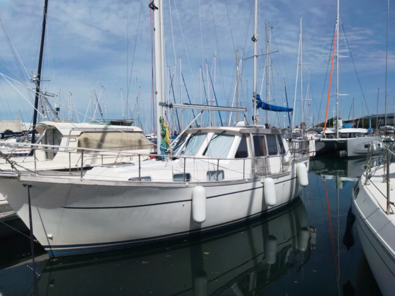Charter a Siltala nauticat33 in La Rochelle on Samboat