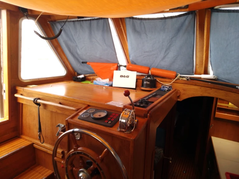 Hire Sailboat with or without skipper Siltala La Rochelle