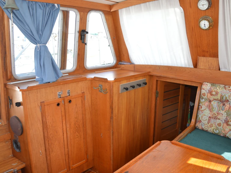 Sailboat to hire La Rochelle at the best price