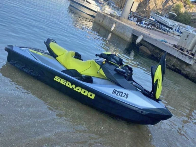 Hire a Sea-Doo GTI se 170 Martigues