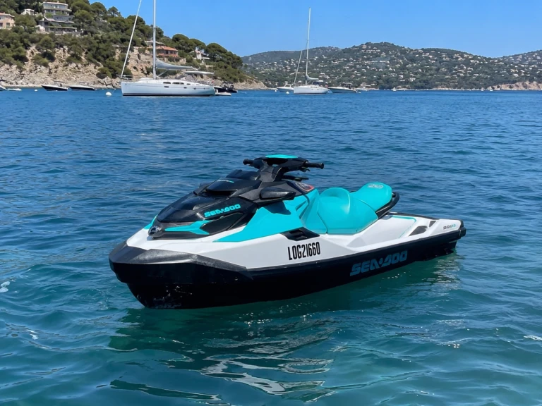 Jet ski to hire Le Grau-du-Roi at the best price
