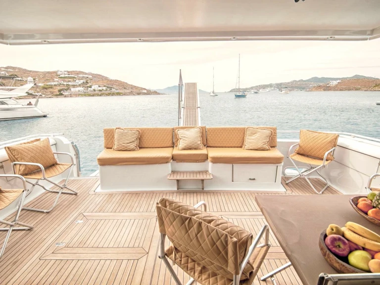 Charter a Ferretti Ferretti Yachts 58 in Mykonos (City) on Samboat