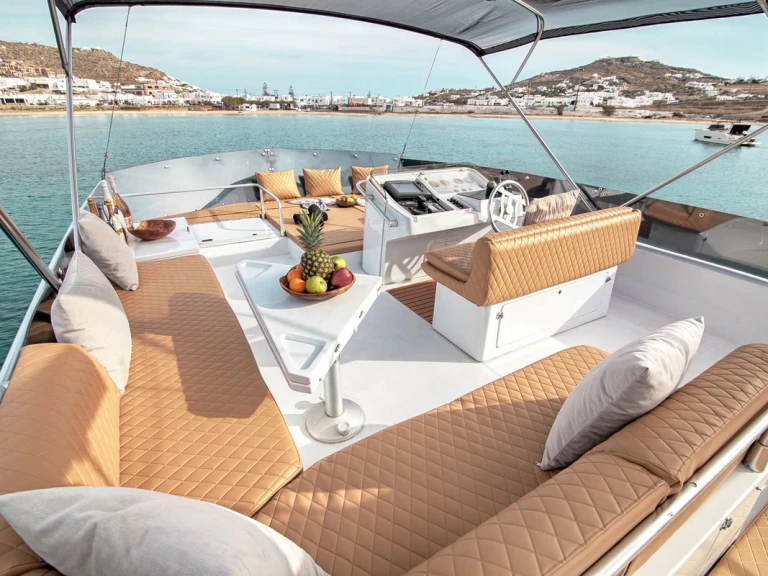 Hire Luxury Yacht with or without skipper Ferretti Mykonos (City)