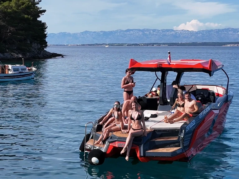 Hire Motorboat Alesta with a boat licence