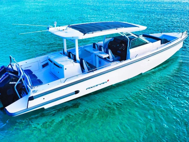 Hire a Axopar Axopar 37 Sun-Top Baie Nettlé