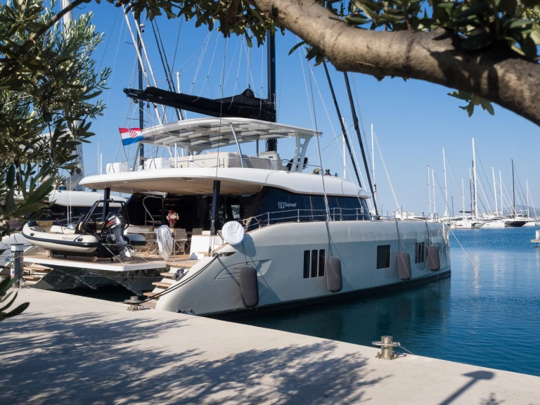 Catamaran to hire Kaštel Gomilica at the best price