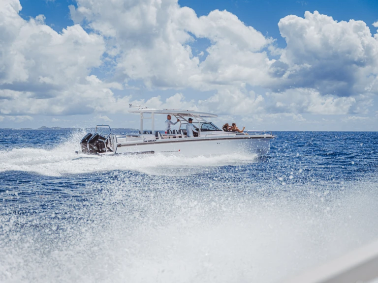 Motorboat to hire Baie Nettlé at the best price