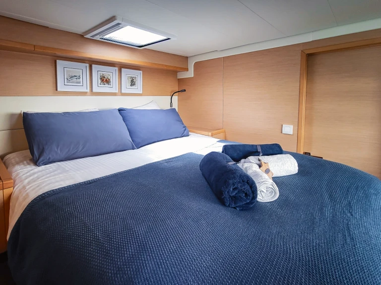 Charter a Lagoon Lagoon 52 F in Lávrio on Samboat