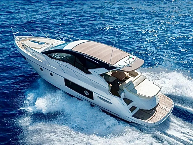 Hire Luxury Yacht with or without skipper Cranchi Antibes