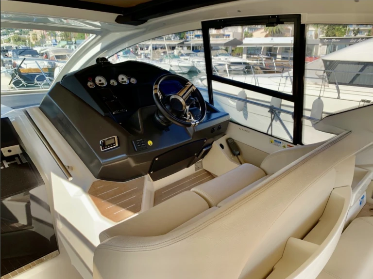 Hire a Cranchi M 44 Antibes