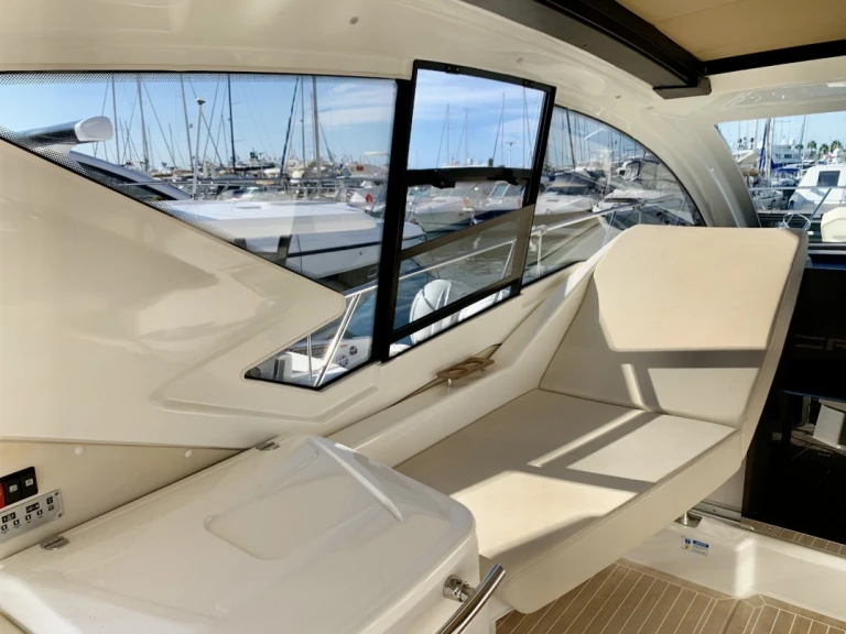 Luxury Yacht hire in Antibes - Cranchi M 44